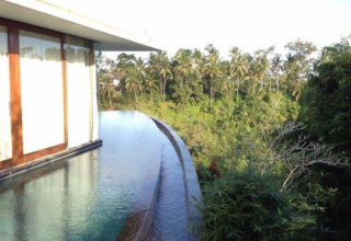 Infinity Pool hotel kamandalu ubud