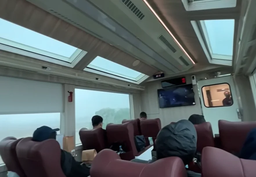 gerbong Kereta Panoramic